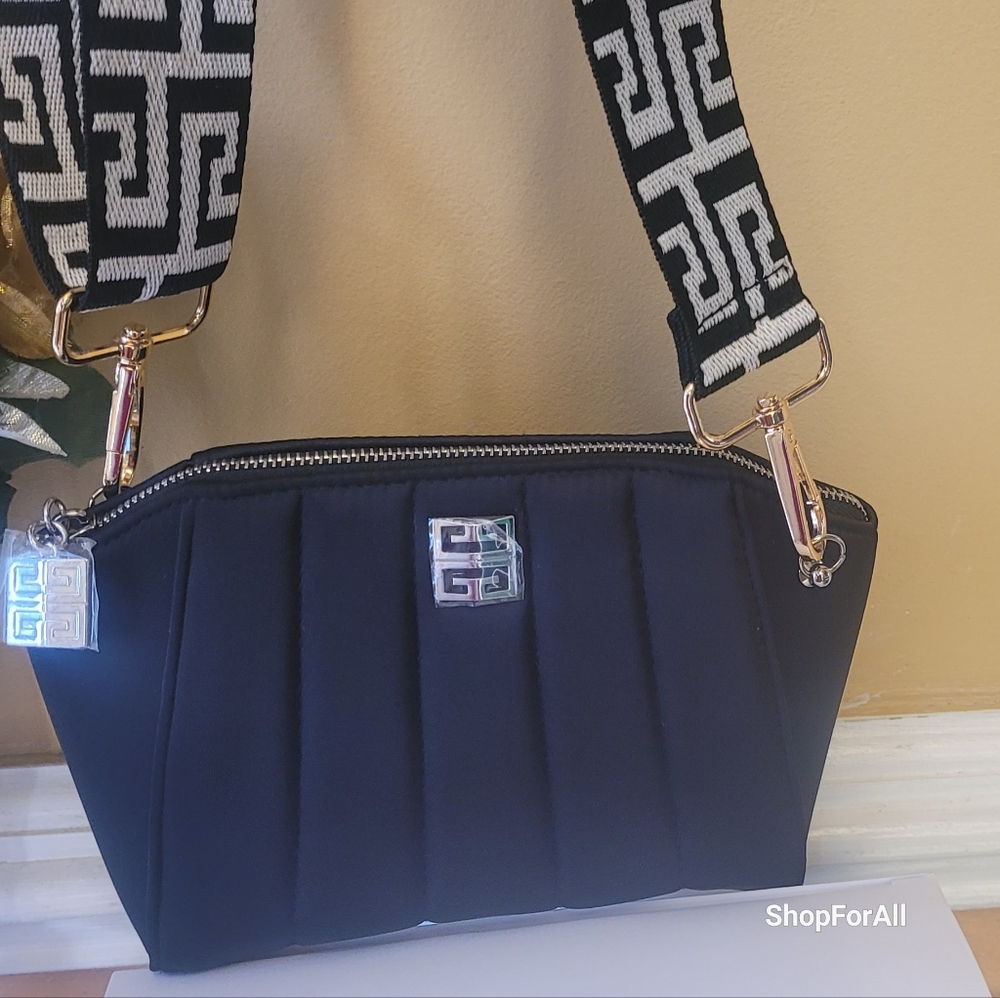 Givenchy - Picture 2 of 8